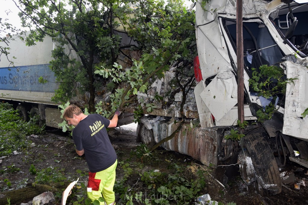 Schwerer VU A 3 Rich Oberhausen Hoehe AK Leverkusen P550.JPG - Miklos Laubert